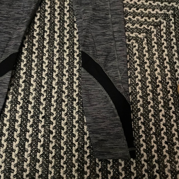 Lululemon Inspire Crop -6 - Picture 4 of 10